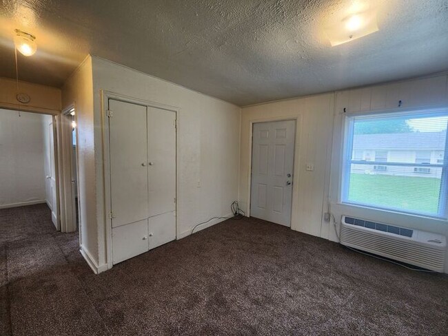 Building Photo - Qualified applicants receive 50% off your security deposit on this 2-bedroom apartment!