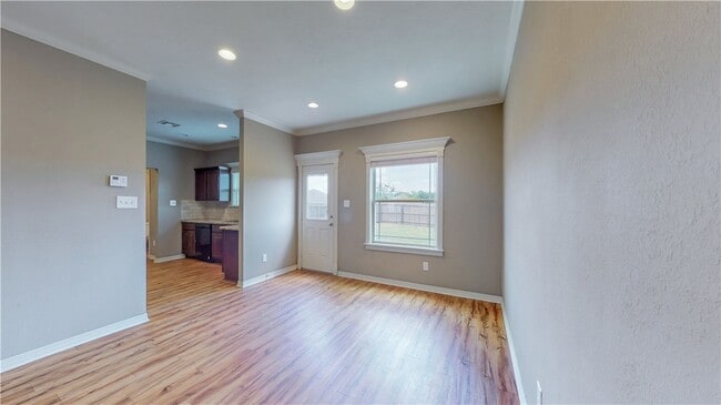 Building Photo - 2700 Horse Haven Ln