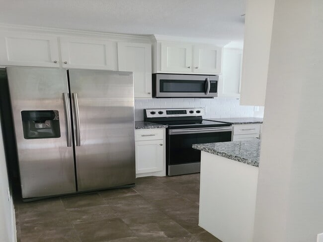 Building Photo - 1053 Willow Oaks Cir