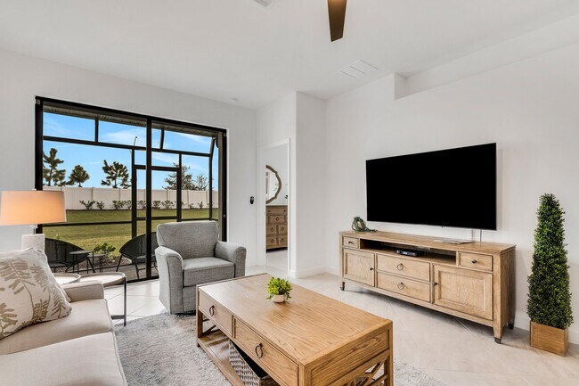 Building Photo - 16020 Sunny Day Dr