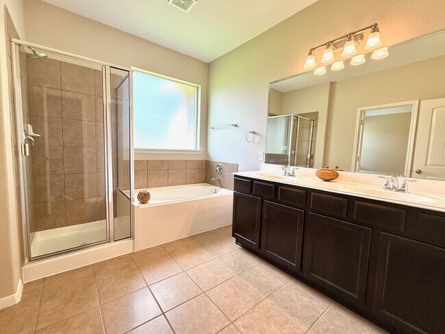 Building Photo - 8139 Edenwood Dr