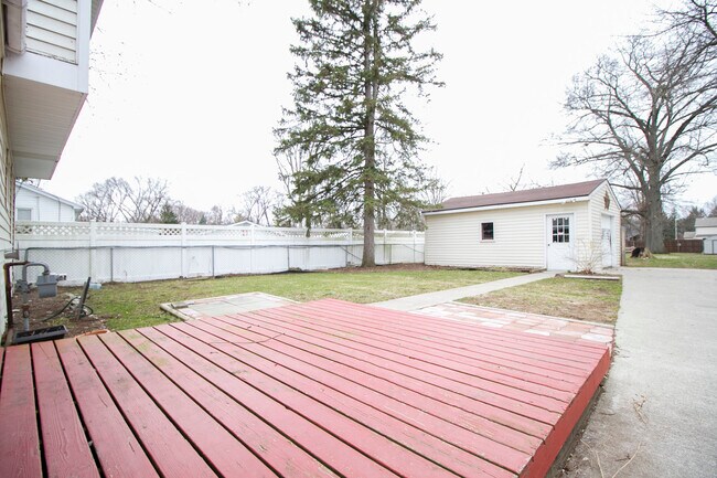 Building Photo - 6910 Brint Rd