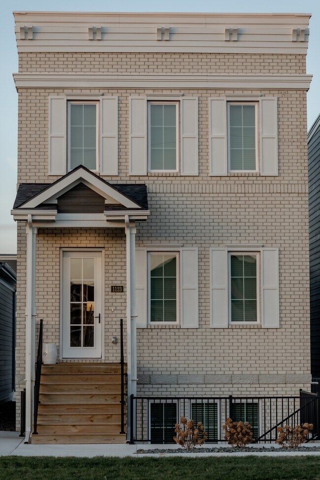 Building Photo - 1204 SW Franklin Dr