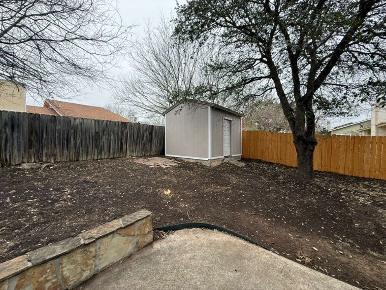 Building Photo - 5747 Hawaiian Sun Dr