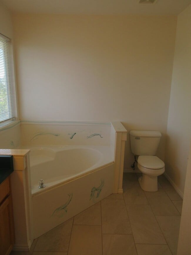 Building Photo - 461 E Cobblecreek Dr