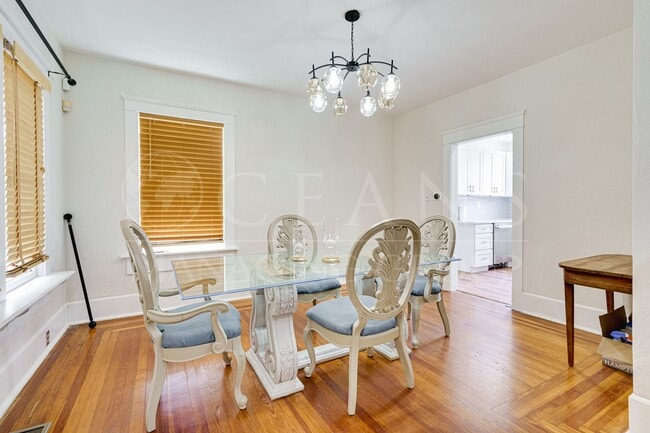 Building Photo - Charming 3 Bedroom, 2 Bathroom Two-Story H...