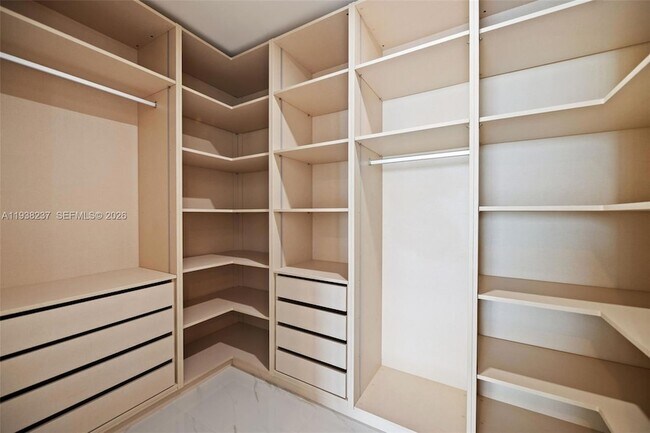 Building Photo - 700 NE 24th St