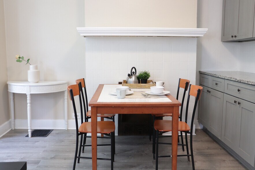 Building Photo - 1033 Flemington St