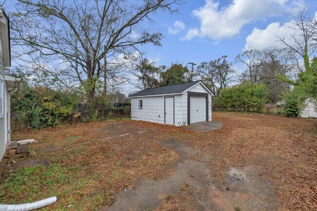 Building Photo - Stylish 2-Bedroom, 1-Bath Home with Contemporary Finishes ($1200/mo base rent***)