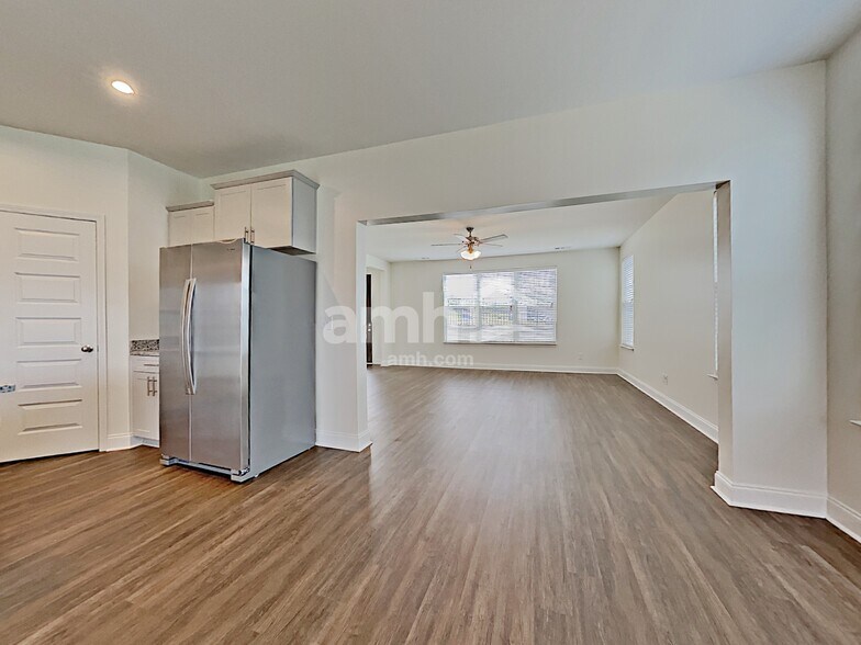 Building Photo - 5510 Central Grove Sq