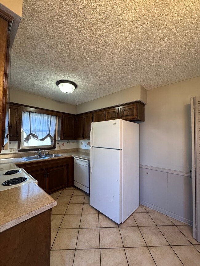 Building Photo - 1410-1410 E Camino Alto St