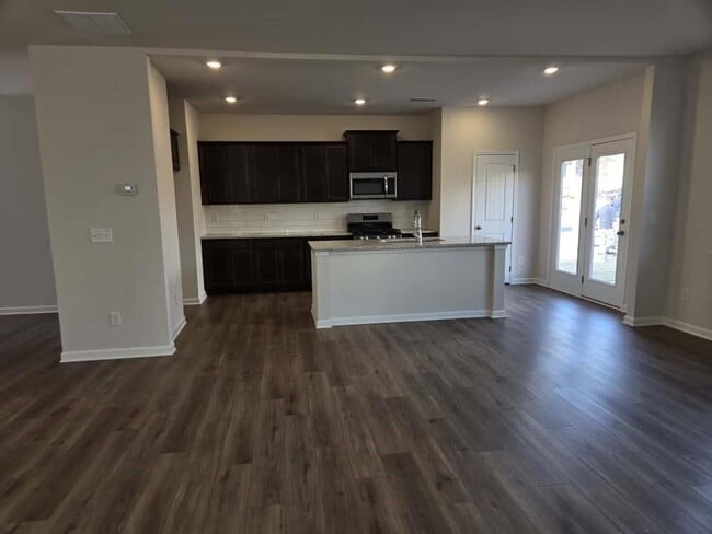 Building Photo - 12 Briarwood Dr W