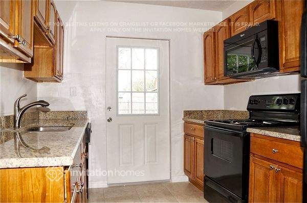 Building Photo - 6525 34th Ave N