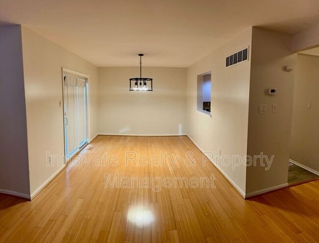 Building Photo - 584 Mount Vernon Cir