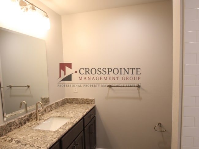 Building Photo - Stunning 2 Bed 2.5 Bath 1 Car Garage Townhome in Tyler!