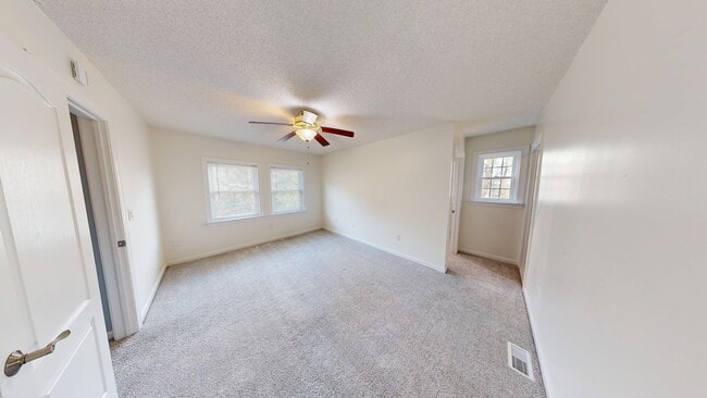 Building Photo - 1095 Burnside Rd