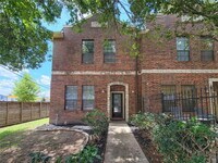 Building Photo - 3 Bed Townhome in 77003 Near Minute Maid Park + First-Floor Living