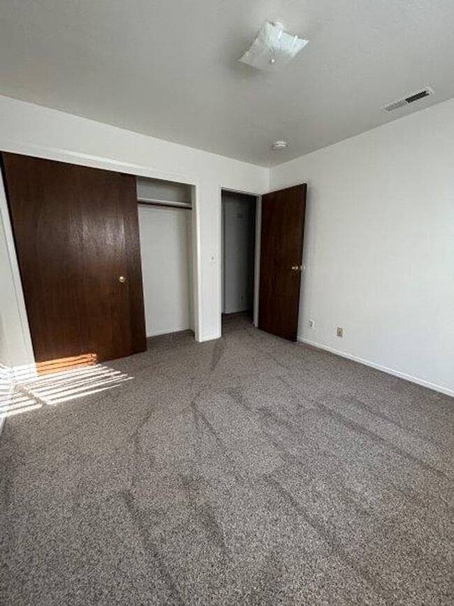 Building Photo - MOVE IN SPECIAL!!! $250 OFF FIRST MONTH'S ...