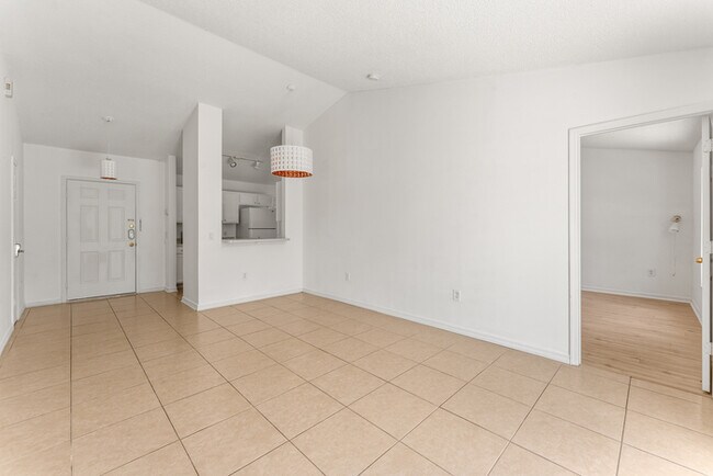 Building Photo - 3 bed with Solar heating Private Pool