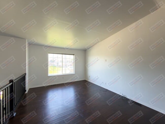 Building Photo - Single Family Home with 4 Bedrooms