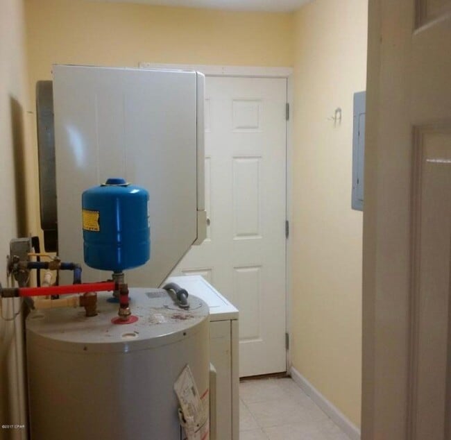 Building Photo - Very cute, 1 bedroom 1 bath,walking distan...