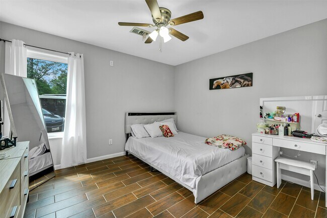 Building Photo - 710 Razee Ct