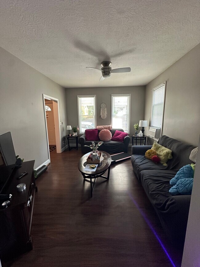 Building Photo - 314 Pleasant St