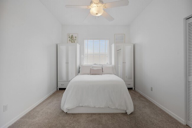 Building Photo - 212 Somerset Ct