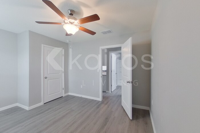 Building Photo - 8584 SW 43rd Ter
