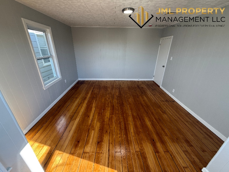 Building Photo - 52 Pitman St