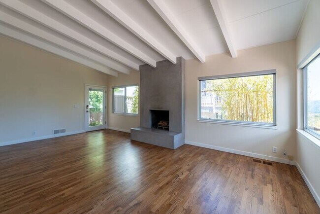 Building Photo - Hilltop Monterey Home