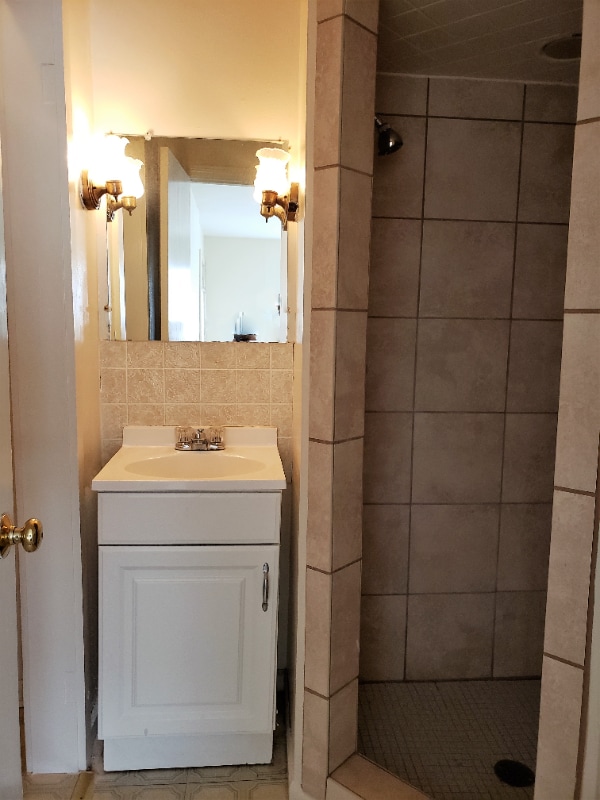 Building Photo - 667 N Meridian Ave