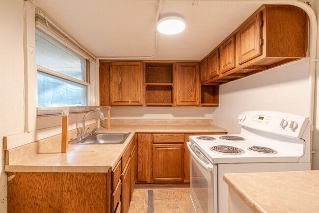 Building Photo - EN331 Malaga Ave