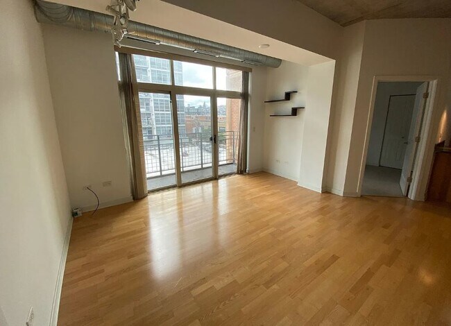 Building Photo - 1228 W Monroe St