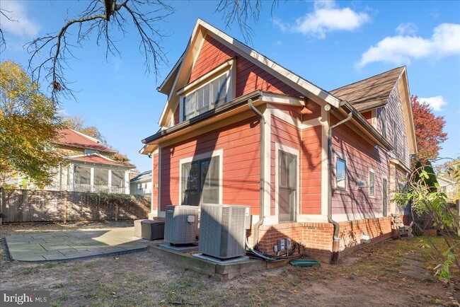 Building Photo - 902 Ramsey St