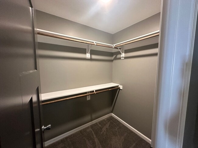 Building Photo - Beautiful 4-Bedroom; 2 bath Home for Rent Near Lake Shawnee