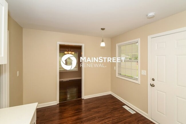 Building Photo - 3 Bedroom Pet-Friendly Home in Birmingham, AL with Main Street Renewal
