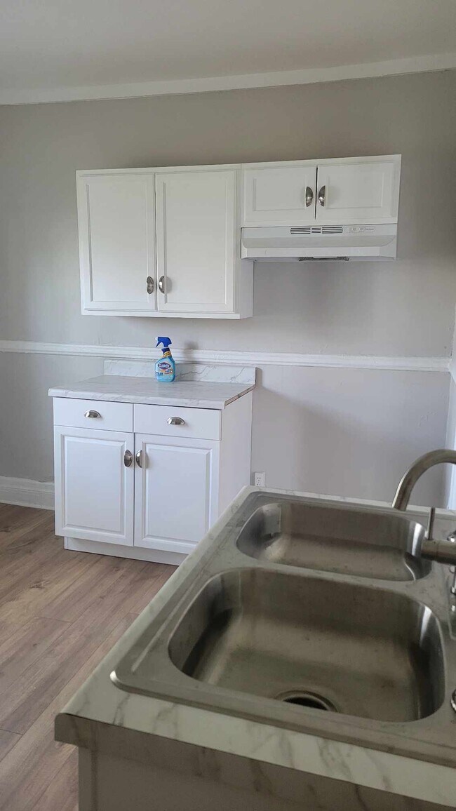 Building Photo - 6th Street rental