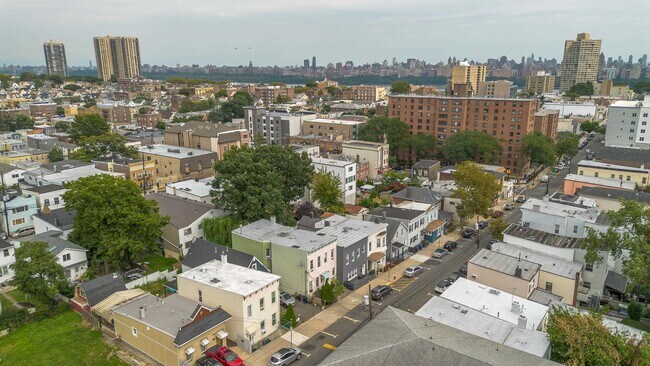 Building Photo - 222 69th St