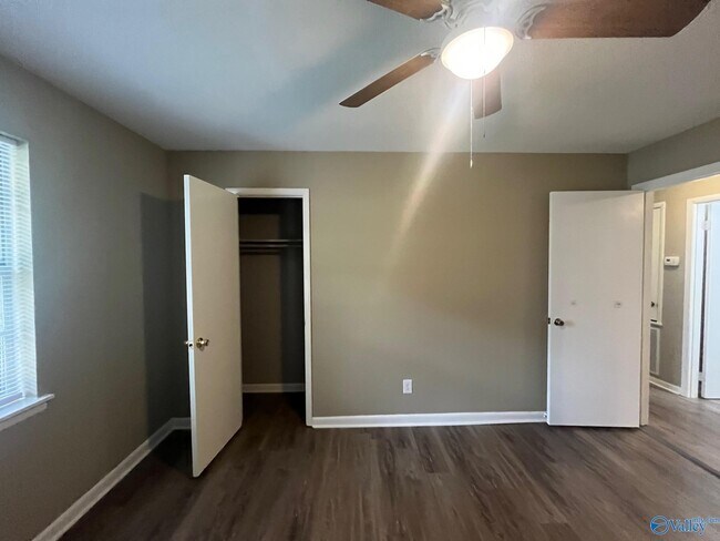 Building Photo - 726 Larkwood Cir SW