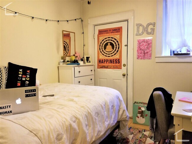 Building Photo - 9/1/26 No Fee! Sunny top floor 4BR/1BA with heat/hot water inc!