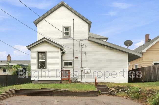 Building Photo - 1097 Suburban Ave E