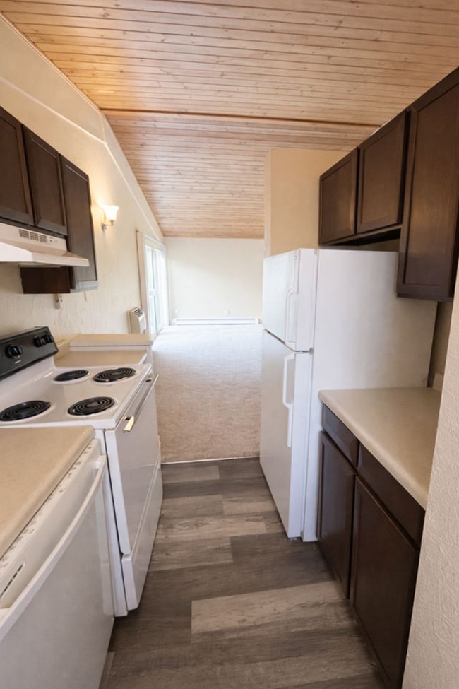 Building Photo - Updates, Simple Utilities, Awesome South Central Location - Maple Tree Apartments