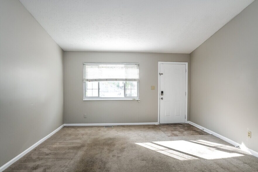 Building Photo - 8131 Sheroak Ct