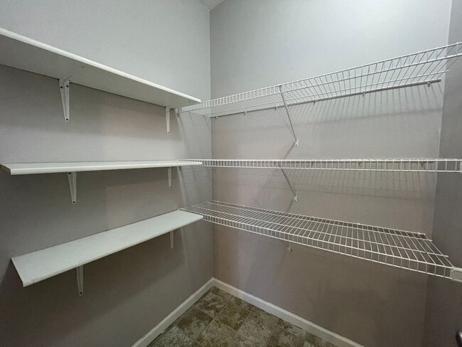 Building Photo - Three Bedroom Home in Kalamazoo