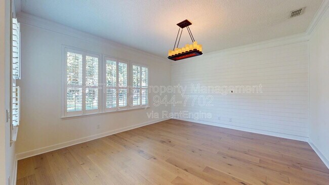 Building Photo - 283 Holland Dr