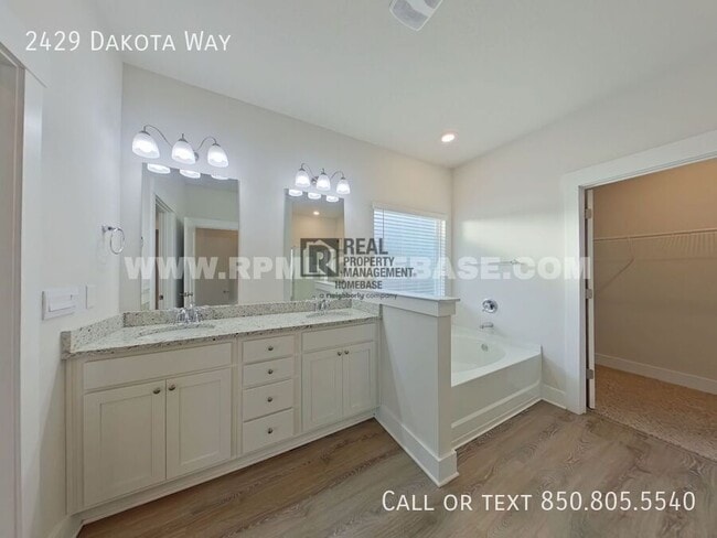 Building Photo - 2429 Dakota Wy