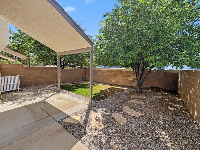 Building Photo - 6501 San Antonio Dr NE