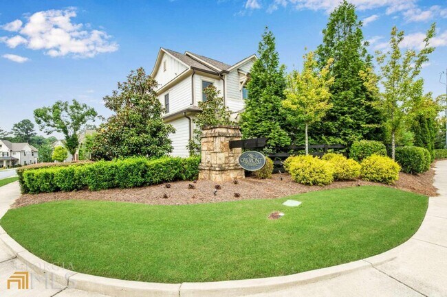 Building Photo - 600 Thornhill Ln