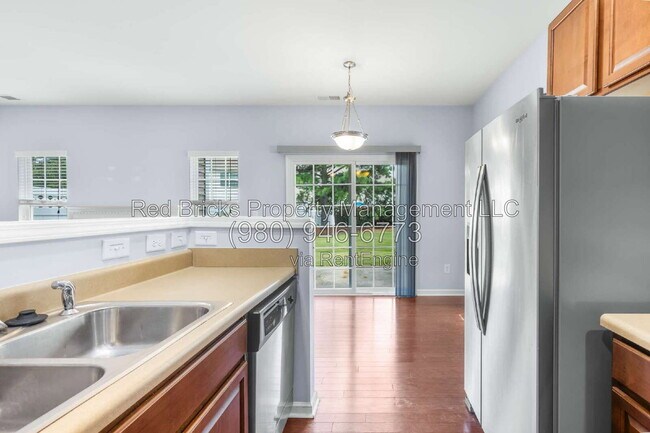 Building Photo - 14054 Singleleaf Lane